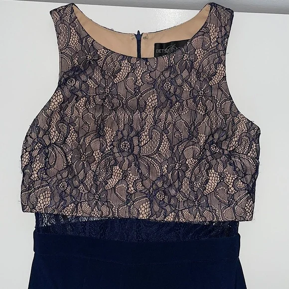 Betsy & Adam Lace Mermaid Dress - Picture 5 of 8